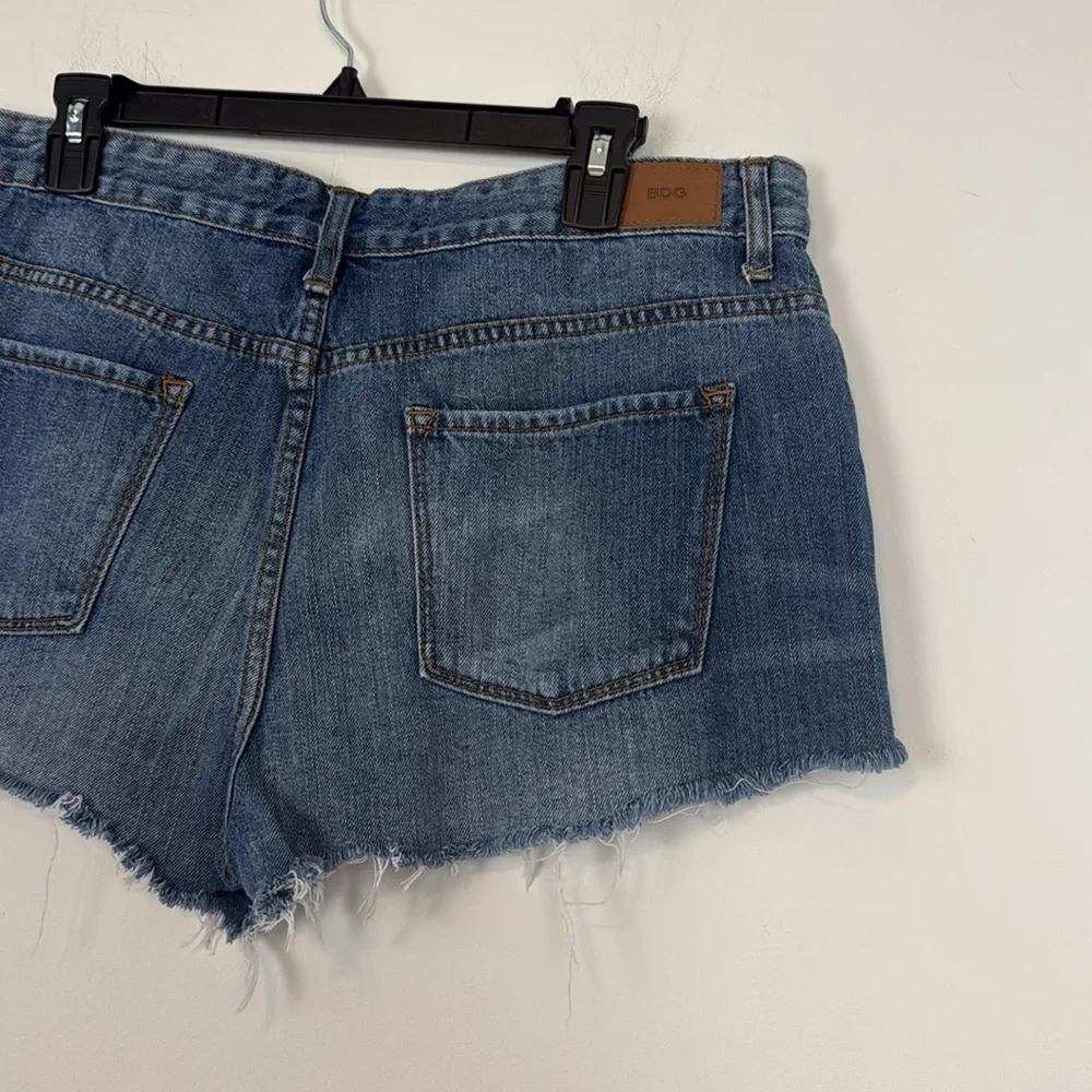 BDG Mid Rise Freja Vintage Fit Denim/Jean Shorts Size 32. Frayed Hems.